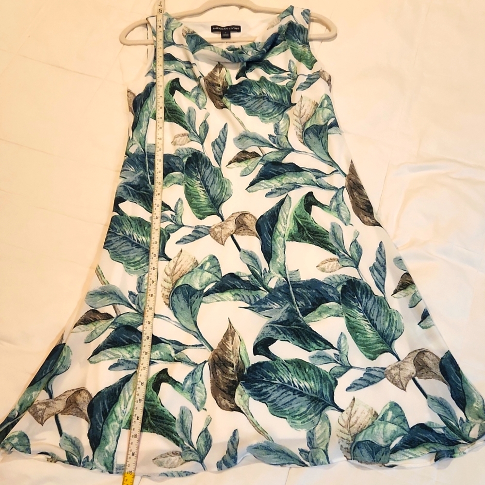 Pretty sleeveless dress with a leaf pattern perfect for parties, weddings etc. - Picture 5 of 6